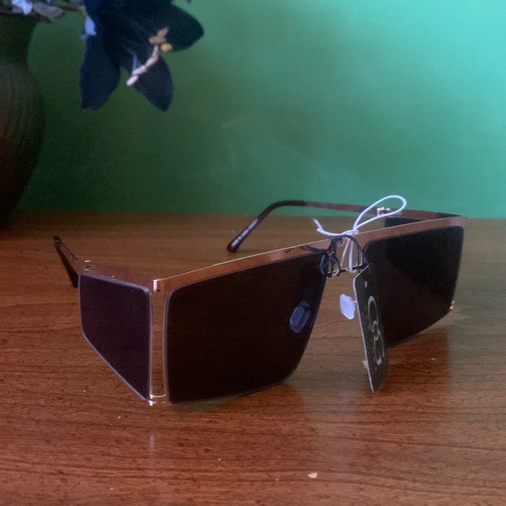 *5/$5* NWT CoG New York Black Tinted Window Sunglasses